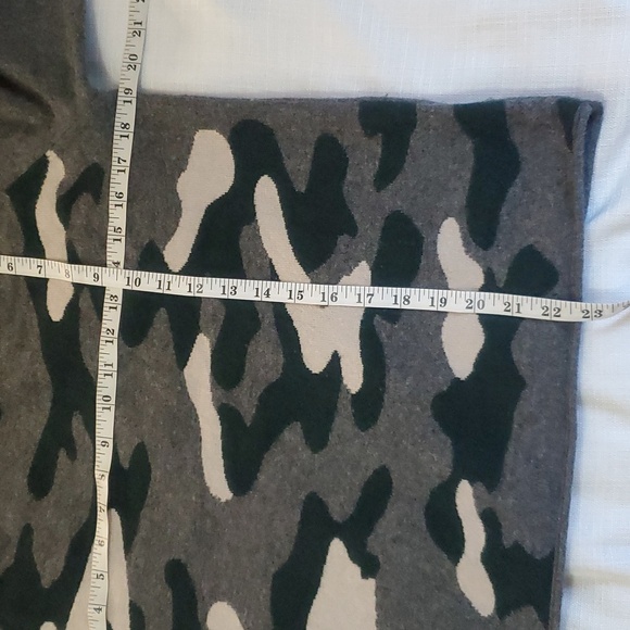 VELVET BY Graham&Spencer 100%Cashmere Camouflage Sweater Gray Green White Size M - Picture 10 of 10